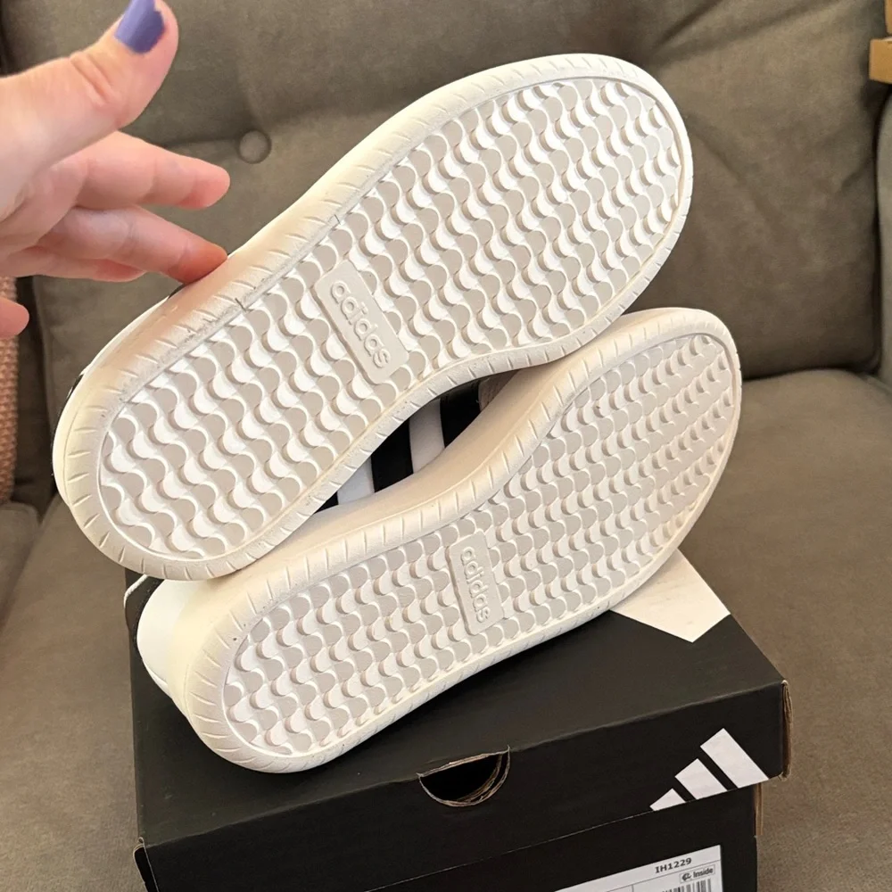 adidas Barreda White Black Low-Top Sneakers - Picture 6 of 6